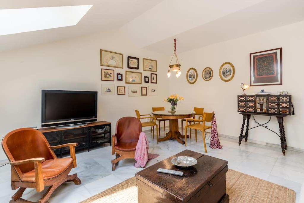 Apartamentos Rg, San Vicente 22 Sevilla Bagian luar foto