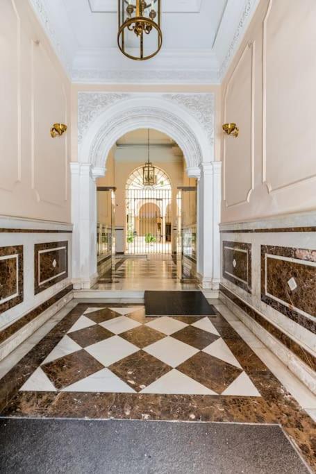 Apartamentos Rg, San Vicente 22 Sevilla Bagian luar foto
