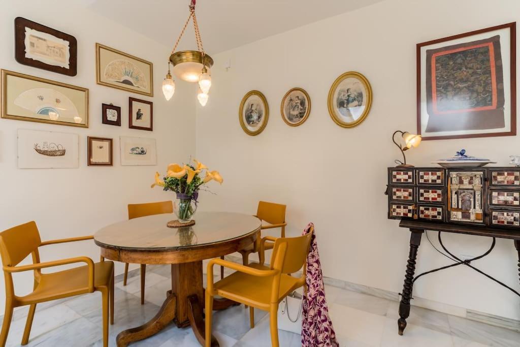 Apartamentos Rg, San Vicente 22 Sevilla Bagian luar foto