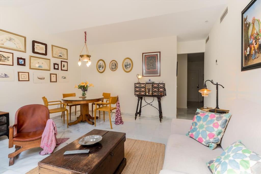 Apartamentos Rg, San Vicente 22 Sevilla Bagian luar foto